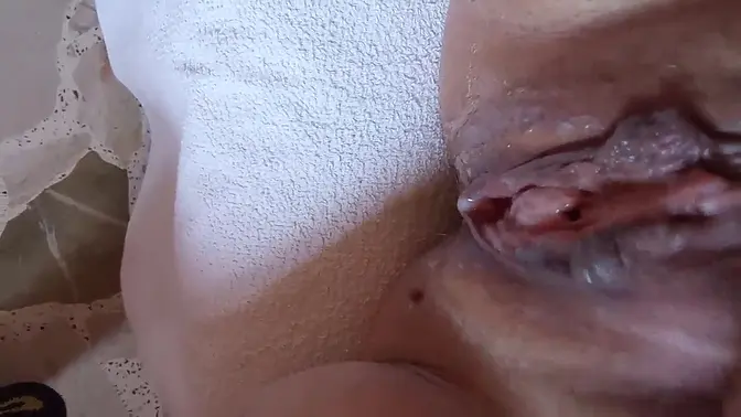 Lonely housewife gets off on solo masturbation