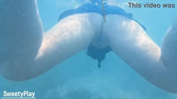 Housewife's huge ass gets a creampie in the swimming pool