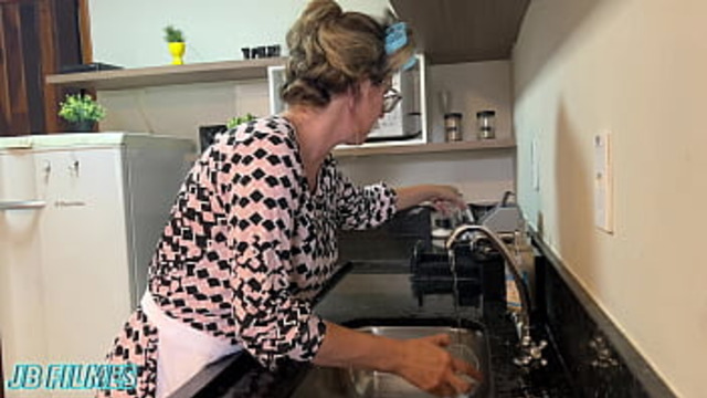 My Buddies Ravaged My Step-milf′s阴道