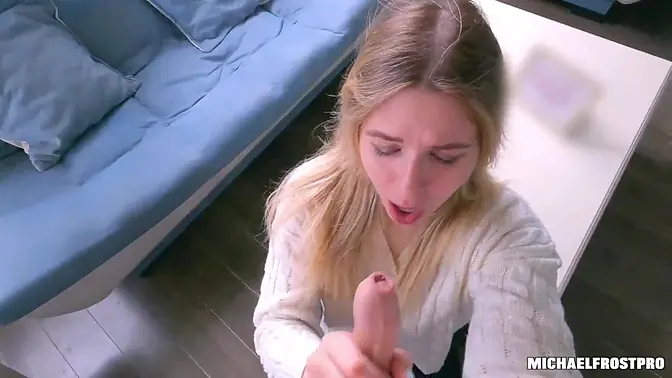 Sexy MILF gets her big ass fucked doggystyle