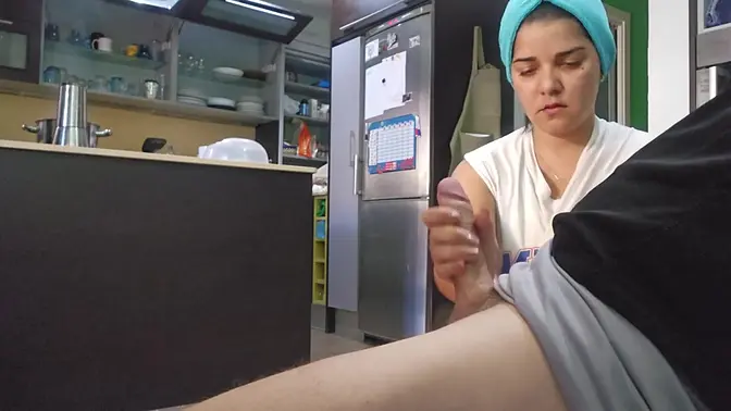 Amateur hubby jerks off his big cock in kitchen