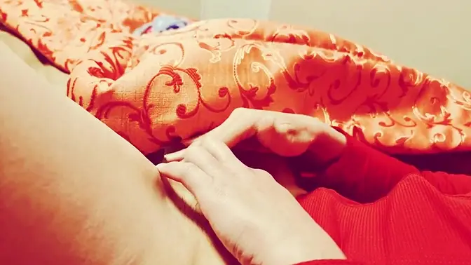 Young Latina slut GF wanks herself