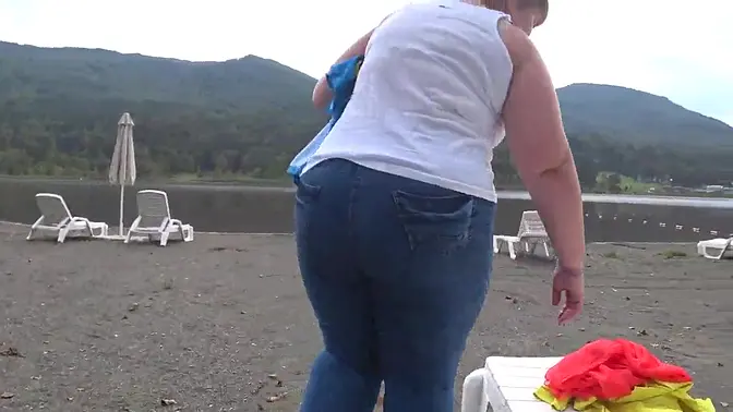 Solo chubby girl shakes it in a swimsuit on public beach