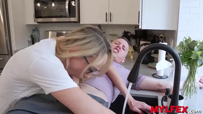 Mom gives deepthroat blowjob in the kitchen