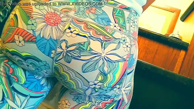 Tight leggings highlight sexy young girl's amazing ass