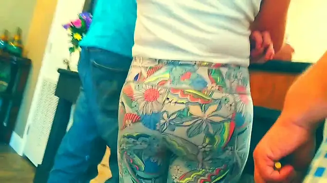 Tight leggings highlight sexy young girl's amazing ass