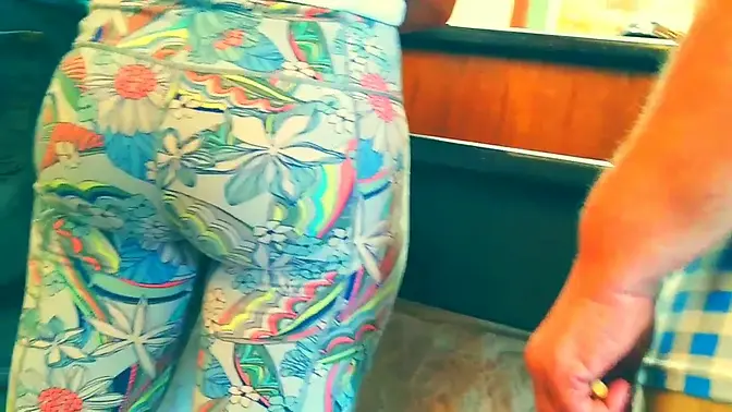 Tight leggings highlight sexy young girl's amazing ass