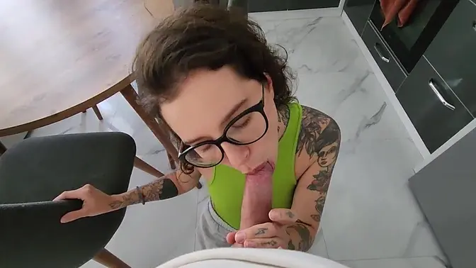 Amateur babe gets fucked hard in doggystyle POV