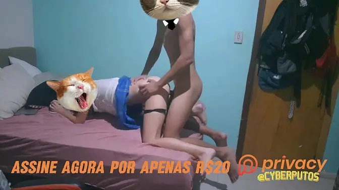 Young Brazilian girlfriend gets eaten out by her boyfriend