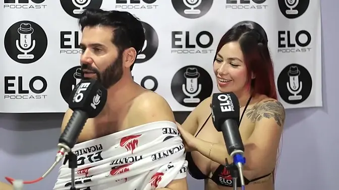 Colombian bombshell Anahi Loves gives me a dirty massage in the spicy room