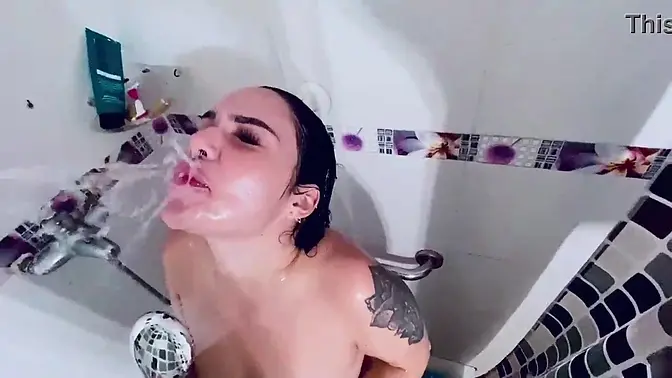 Stepdad watches as hot 19-year-old Latina showers