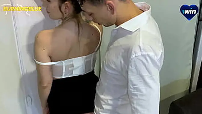 Wifely Seduction: XXX Pic Session Turns Hot with摄影师 Sodomy