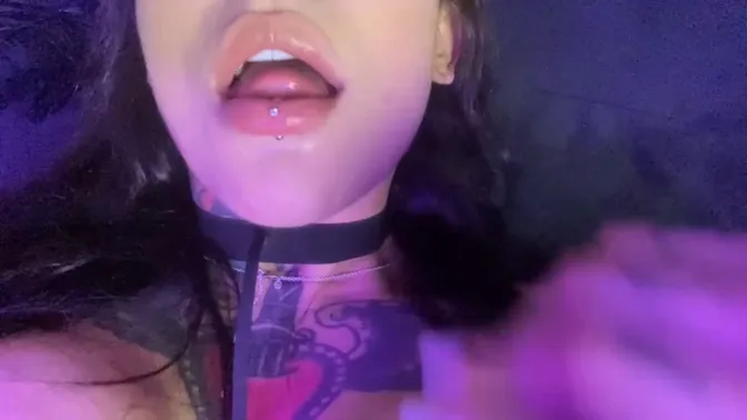 Hot babe w/ tattoos and tongue piercing jilling off with big natural tits